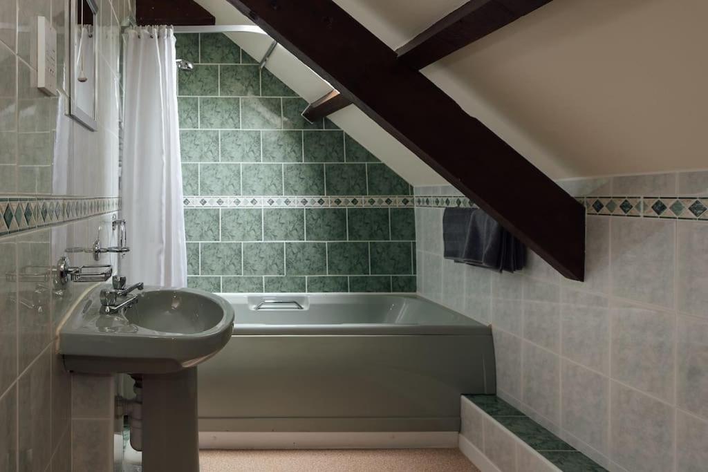 Dairy Cottage At Scolton Cottages - Indoor Pool 哈佛威斯特 外观 照片